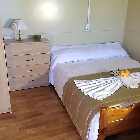 Chrissa & Hotel Delphi