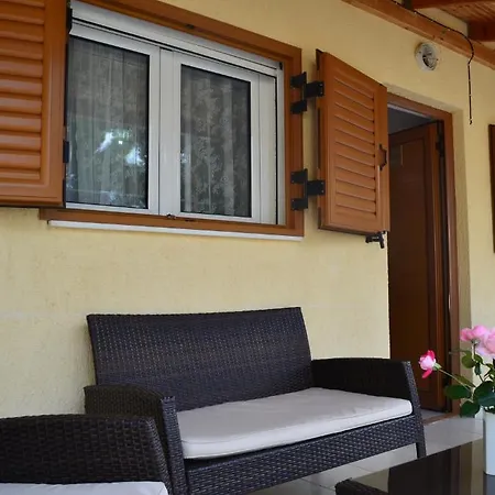 Chrissa Rooms&bungalows Hotell 3*