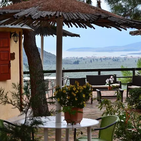 Chrissa Rooms&bungalows Hotell