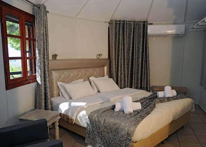 Chrissa & Ξενοδοχείο 3*